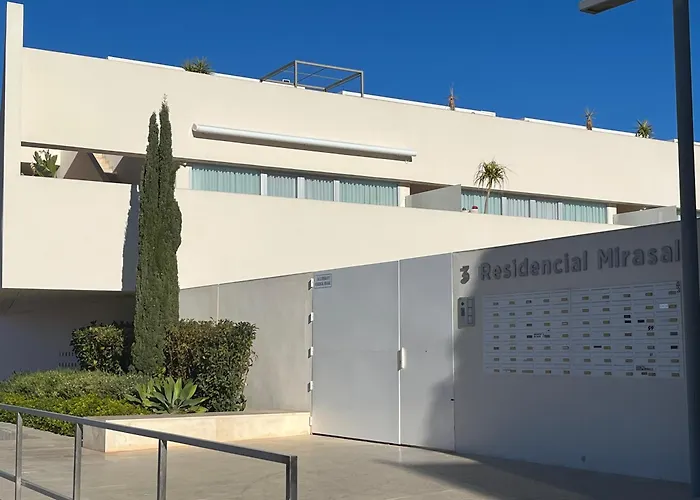 Residencial Mirasal Apartment *